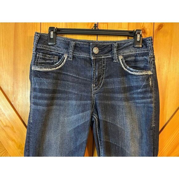 Silver Womens Suki Dark Wash Distressed Capri Jeans Embroidered Pockets Size 29 - Picture 2 of 8